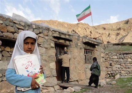 ترک تحصیل دختران بعد از مقطع ابتدایی بدلیل «ازدواج زودهنگام»