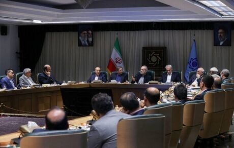 پزشکیان: مقابل فشارهای اقتصادی محکم می‌ایستیم