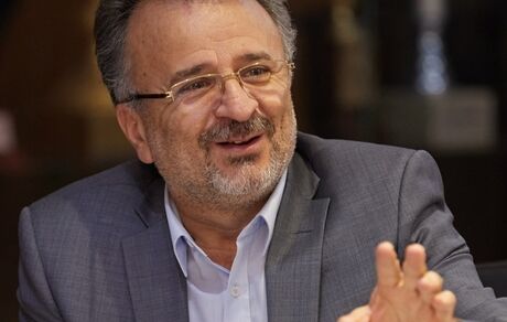 داورزنی: یک مربی بزرگ سرمربی تیم ملی والیبال می‌شود / مسئولیت شکست را می‌پذیرم