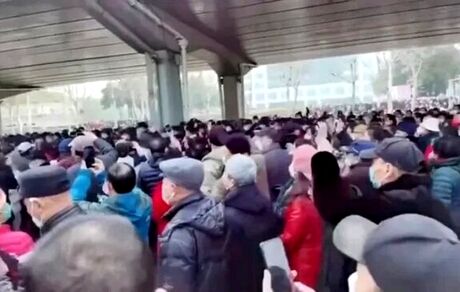 تظاهرات بازنشستگان چینی در اعتراض با کاهش مزایا