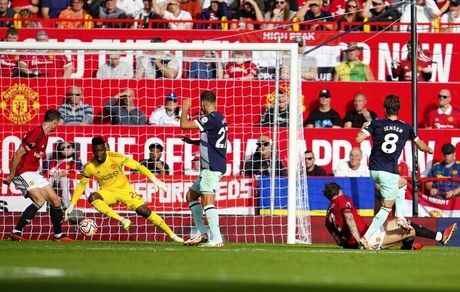 منچستر یونایتد بالاخره برد / چلسی حریفش را در هم کوبید