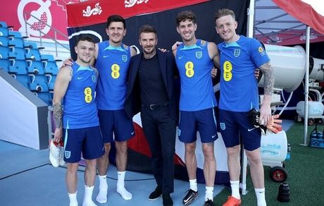 دیدار بکام با بازیکنان تیم ملی انگلیس در قطر