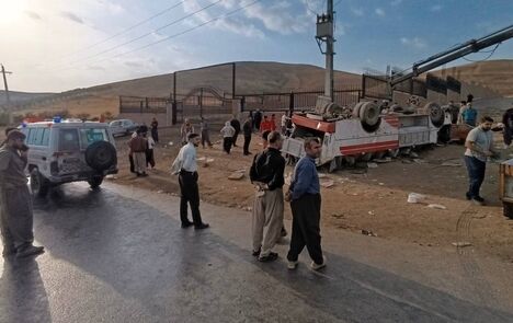 واژگونی خونین یک مینی‌بوس در جاده نقده پیرانشهر