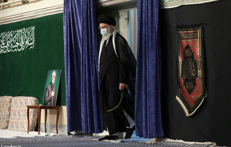 برگزاری دومین شب مراسم عزاداری حضرت اباعبدالله الحسین علیه‌السلام با حضور رهبر انقلاب