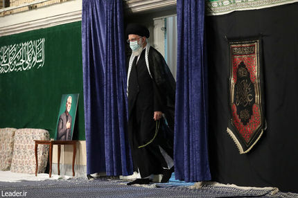 برگزاری دومین شب مراسم عزاداری حضرت اباعبدالله الحسین علیه‌السلام با حضور رهبر انقلاب
