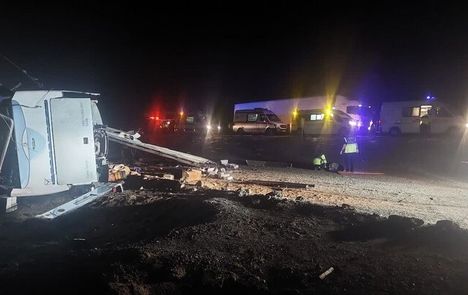 ۴ فوتی در حادثه واژگونی اتوبوس و تریلی در محور نائین