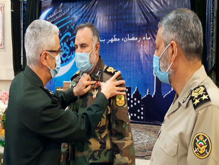 فرمانده نیروی زمینی ارتش، نشان درجه یک فتح دریافت کرد