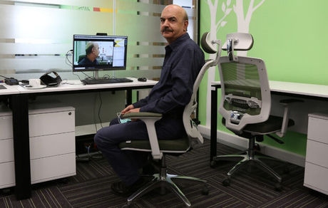 ایرج طهماسب خطاب به نوجوانان: «خودتان باشید»