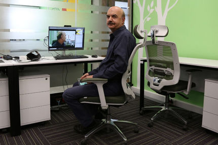 ایرج طهماسب خطاب به نوجوانان: «خودتان باشید»