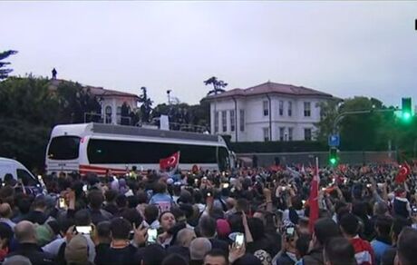 اردوغان از بابت خوشحالی زیر آواز زد