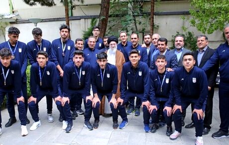 دیدار تیم ملی والیبال دانش‌آموزی ایران با رهبر معظم انقلاب