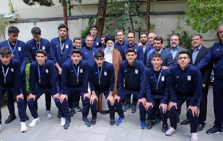 دیدار تیم ملی والیبال دانش‌آموزی ایران با رهبر معظم انقلاب