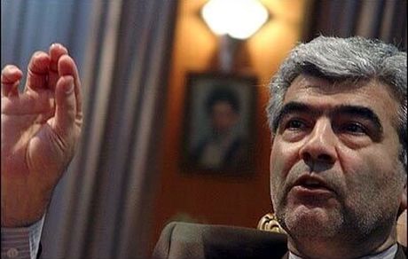 نشان افتخار امپراطوری ژاپن به سفیر اسبق ایران اهدا شد