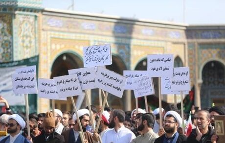 روحانی را از قم تهدید به «استخر فرح» کردند 