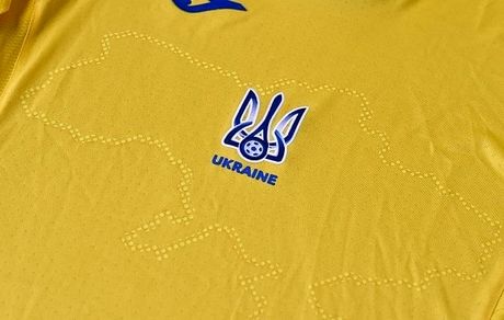 اعتراض روس‌ها به طراحی سیاسی پیراهن تیم ملی اوکراین