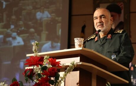 اجازه نمی‌دهیم که دست دشمن به حریم امنیت ما برسد