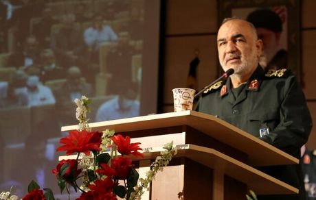 اجازه نمی‌دهیم که دست دشمن به حریم امنیت ما برسد