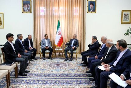 رئیس جمهور: باید در مذاکره با آمریکایی‌ها نهایت دقت را داشته باشیم / رژیم صهیونیستی تنها طرف خواهان جنگ است