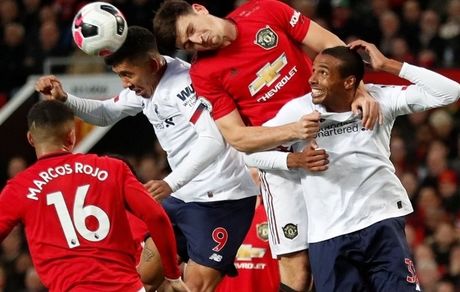 صدرنشین، از شکست در اولدترافورد فرار کرد