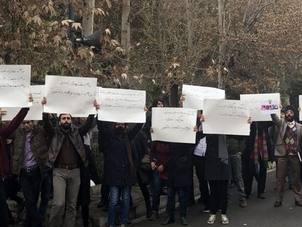 تجمع میدان انقلاب برای حمایت از نظام بود، یا معرکه برای توهین و تخریب؟