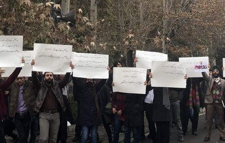 تجمع میدان انقلاب برای حمایت از نظام بود، یا معرکه برای توهین و تخریب؟