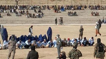 محاکمه صحرایی ۵۲ نفر در یک ورزشگاه افغانستان!