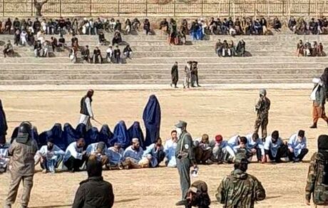 محاکمه صحرایی ۵۲ نفر در یک ورزشگاه افغانستان!