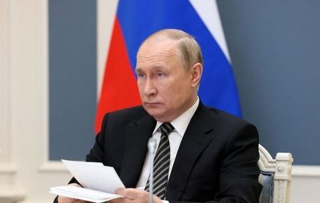 پوتین بیمار است یا حالت روحی او نشان از کهولت سن دارد؟