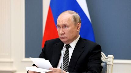 پوتین بیمار است یا حالت روحی او نشان از کهولت سن دارد؟