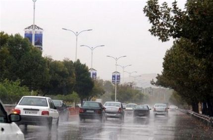  تداوم سامانه بارشی تا پایان هفته/ هشدار درباره مه‌گرفتگی و لغزندگی جاده‌ها در محورهای مواصلاتی 