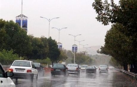  تداوم سامانه بارشی تا پایان هفته/ هشدار درباره مه‌گرفتگی و لغزندگی جاده‌ها در محورهای مواصلاتی 