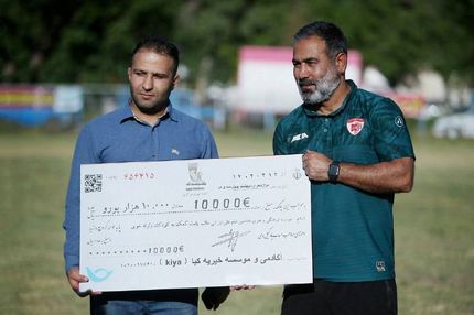 پیراهن مهدوی‌کیا در هامبورگ به نفع زلزله‌زدگان خوی فروش رفت
