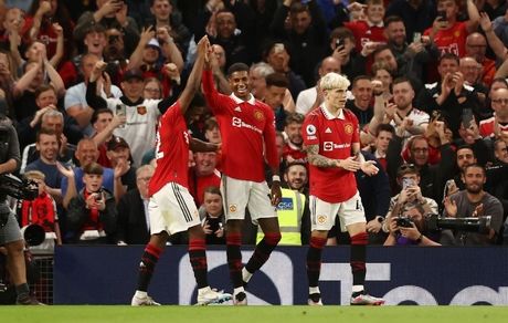 منچستر یونایتد، چلسی را در هم کوبید و به لیگ قهرمانان اروپا رسید