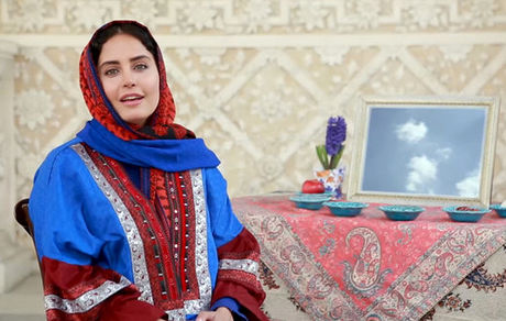 عکسِ الناز شاکردوست کنار بهاره افشاری پشت صحنه تئاتر رامبد جوان