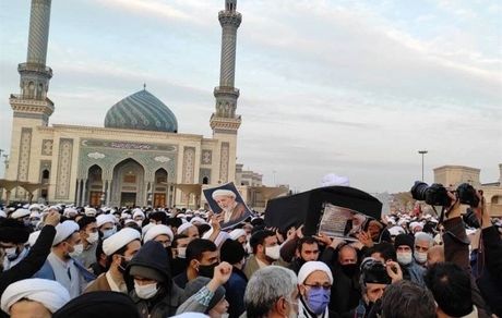پیکر آیت‌الله یزدی درحرم حضرت معصومه(س) به خاک سپرده شد