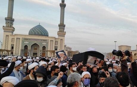 پیکر آیت‌الله یزدی درحرم حضرت معصومه(س) به خاک سپرده شد