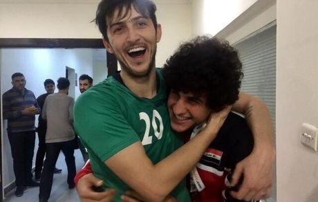 عکی| دیدار صمیمی بازیکنان ایران و عراق در آخرین تمرین دو تیم