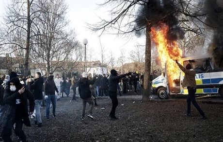 اعتراضات گسترده به هتک حرمت علیه قرآن کریم در سوئد