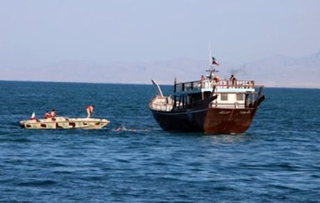 ۳ لنج و قایق متخلف در جاسک توقیف شد
