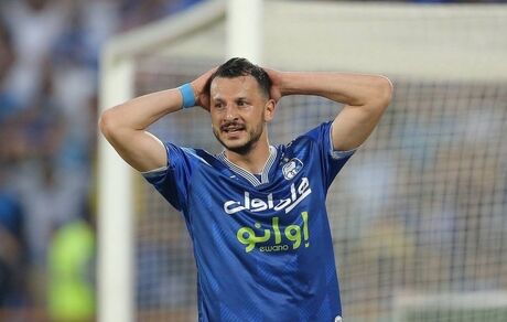 مهاجم استقلال به ذوب آهن پیوست