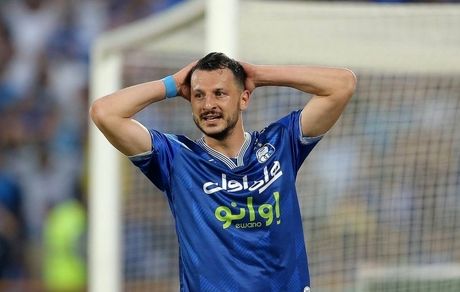 مهاجم استقلال به ذوب آهن پیوست