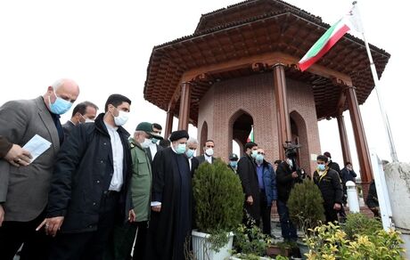 حضور رئیس جمهور بر مزار میرزا کوچک خان جنگلی