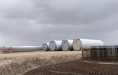 احداث چند نیروگاه خورشیدی و بادی در کشور