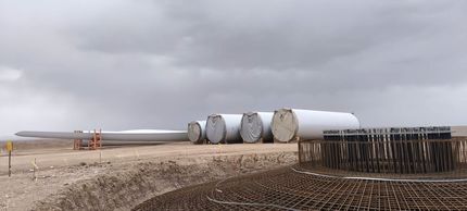 احداث چند نیروگاه خورشیدی و بادی در کشور