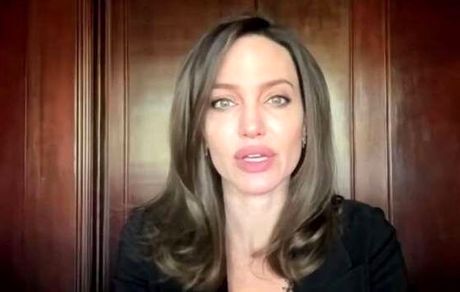 آنجلینا جولی از «جنایات جنگی» نوشت: کودکان بیشترین هزینه‌ را می‌پردازند