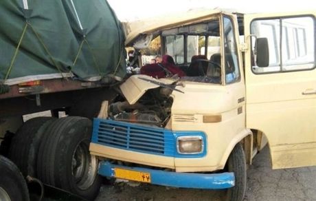 ۱۹ کشته و زخمی در تصادف تریلر و مینی بوس در شوشتر
