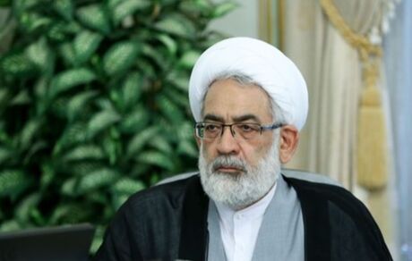تظاهر به روزه خواری در خودرو جرم است