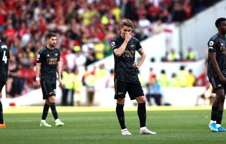 با باخت توپچی‌ها، منچسترسیتی باز هم قهرمان لیگ برتر انگلیس شد