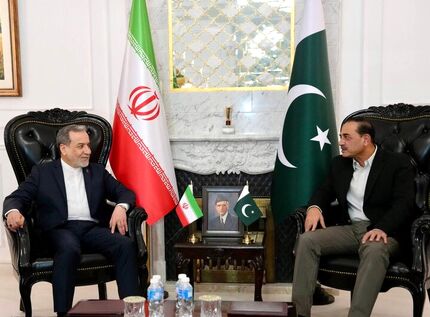 عراقچی با فرمانده ارتش پاکستان رایزنی کرد