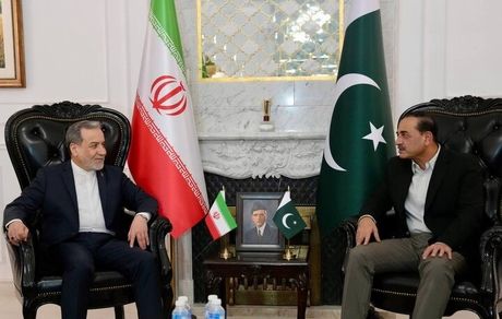 عراقچی با فرمانده ارتش پاکستان رایزنی کرد